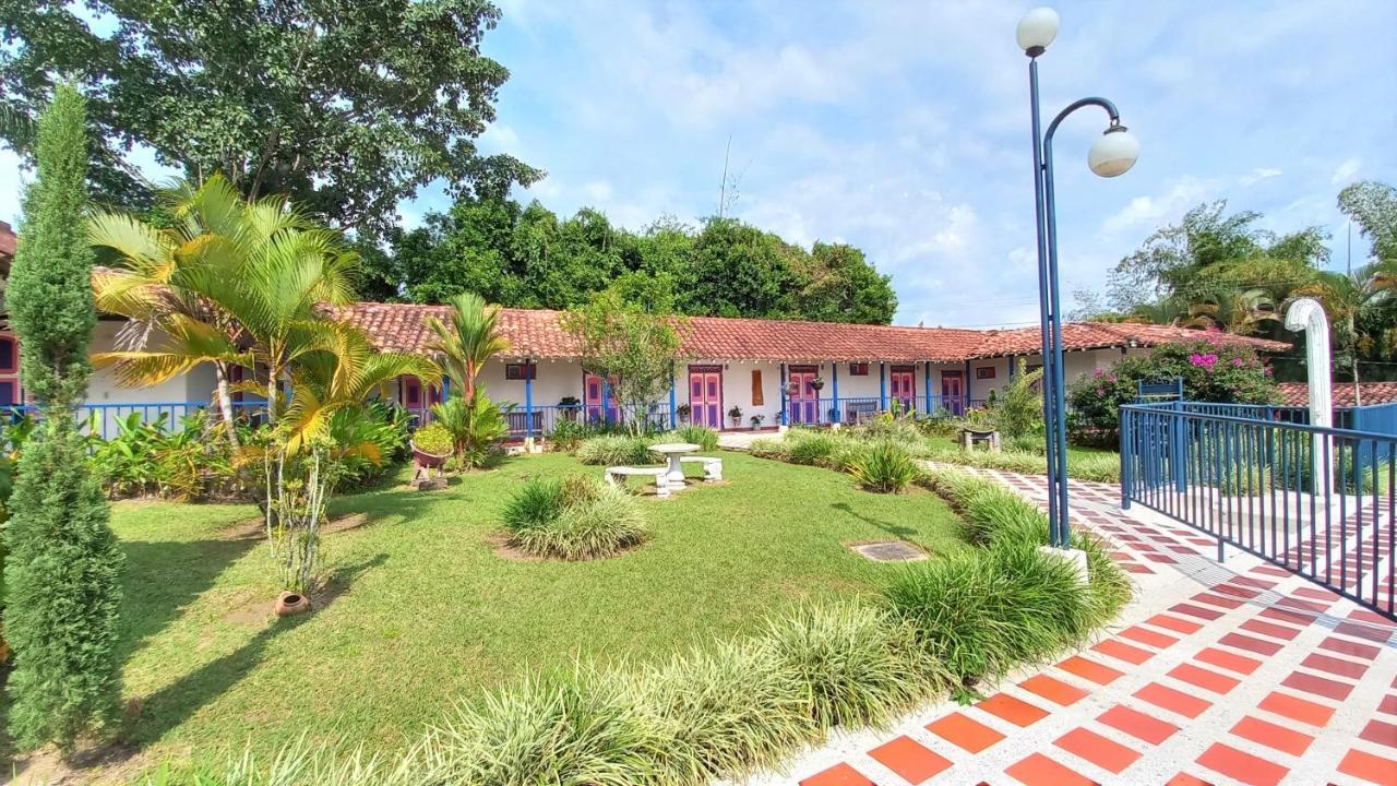 Finca Hotel Villa Del Sol Pueblo Tapao Exterior foto