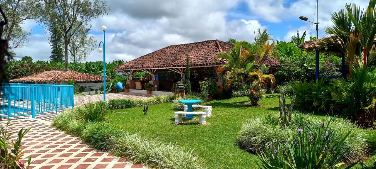 Finca Hotel Villa Del Sol Pueblo Tapao Exterior foto