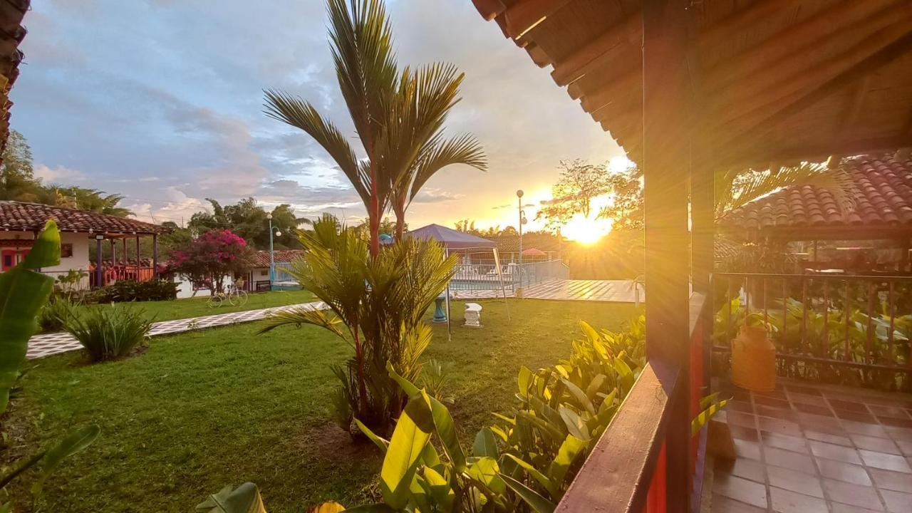 Finca Hotel Villa Del Sol Pueblo Tapao Exterior foto